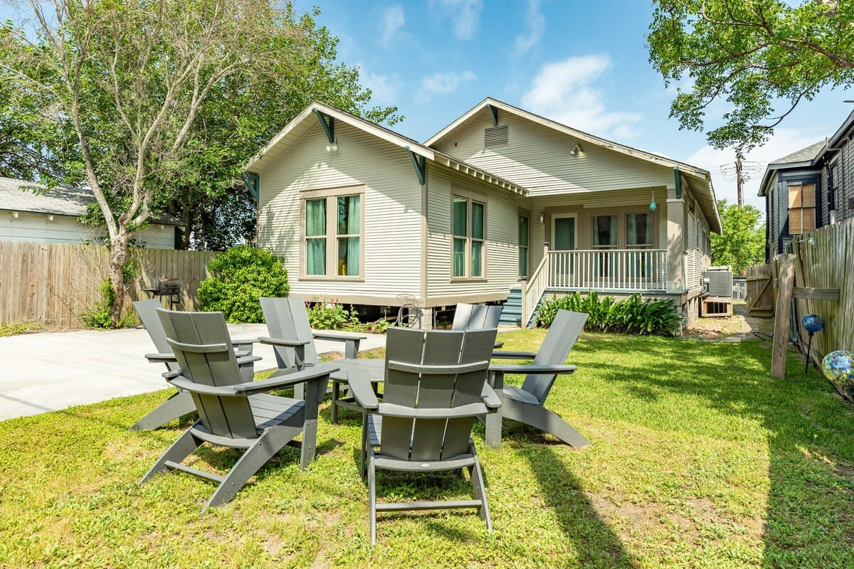 Grand Galvez Getaway Iconic View Quick Walk to BEACH | Photo 2