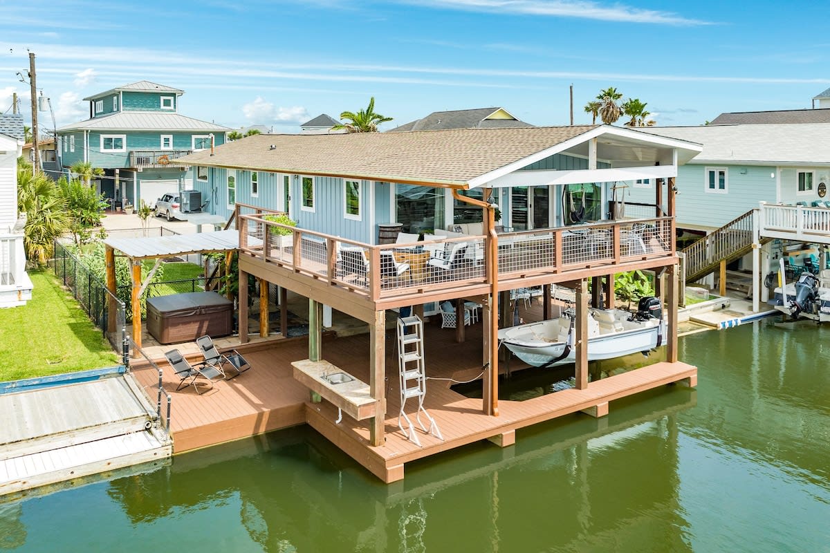 Here Fishy Fishy Chic Bayside Hot Tub Fire Pit