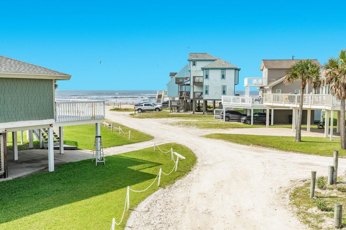 Sandy Seahorse 3rd Home From Beach Access 4