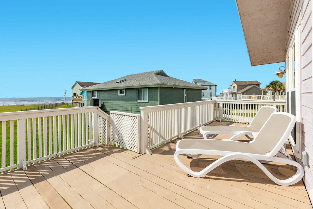 Sandy Seahorse 3rd Home From Beach Access 3