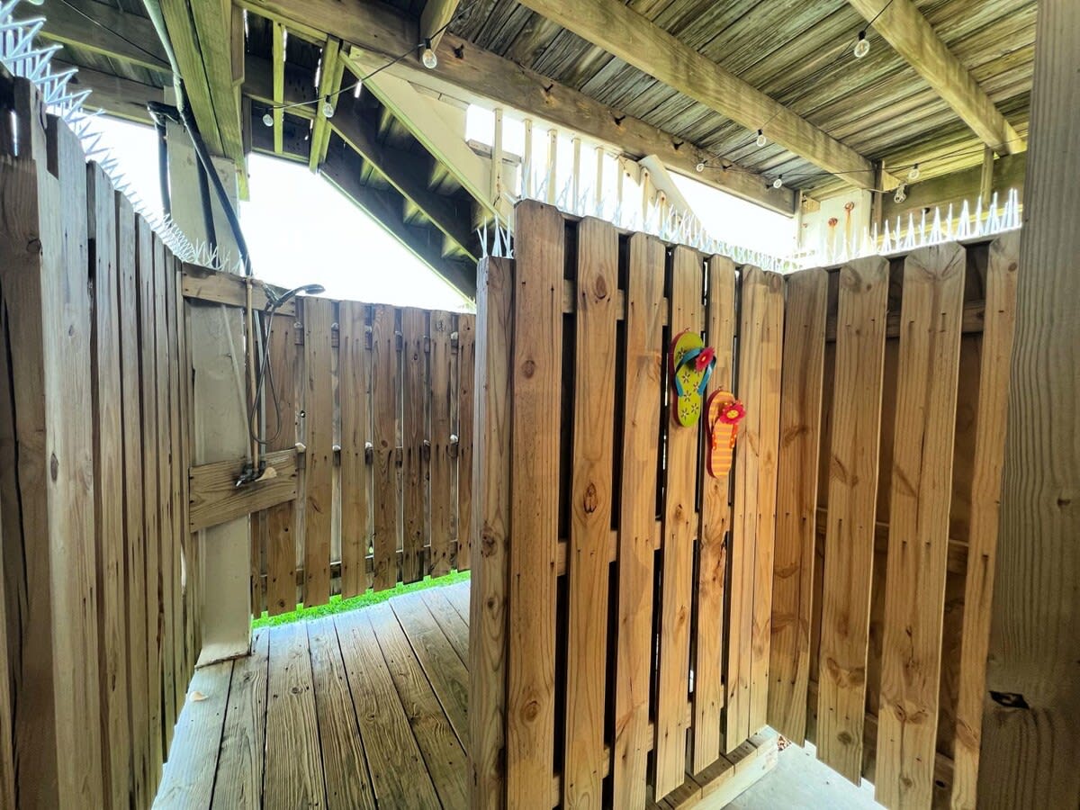 Sandy Seahorse 3rd Home From Beach Access 7