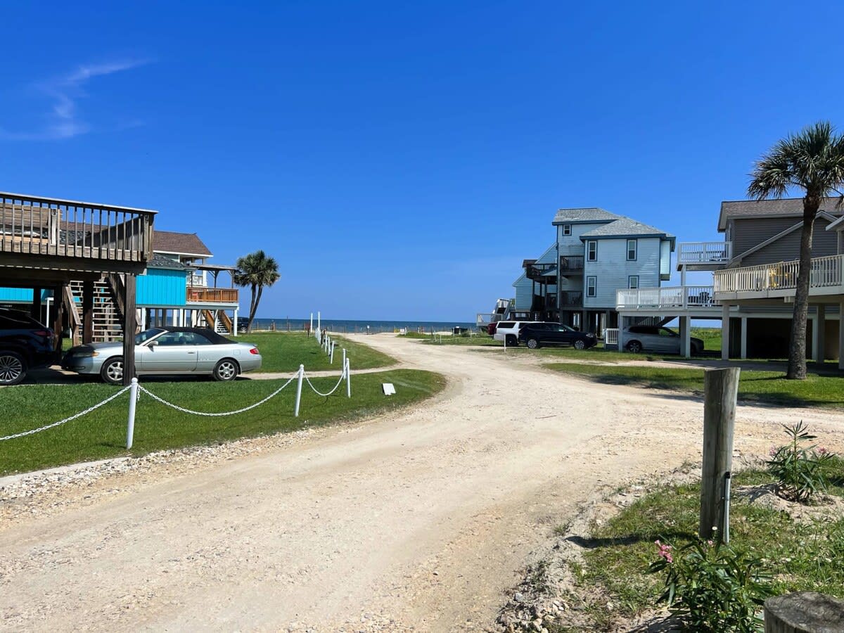 Sandy Seahorse 3rd Home From Beach Access 5