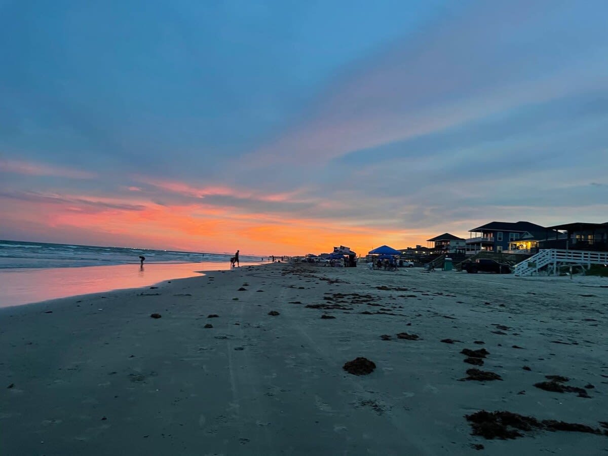 Livin The Dream Beachfront Center 5