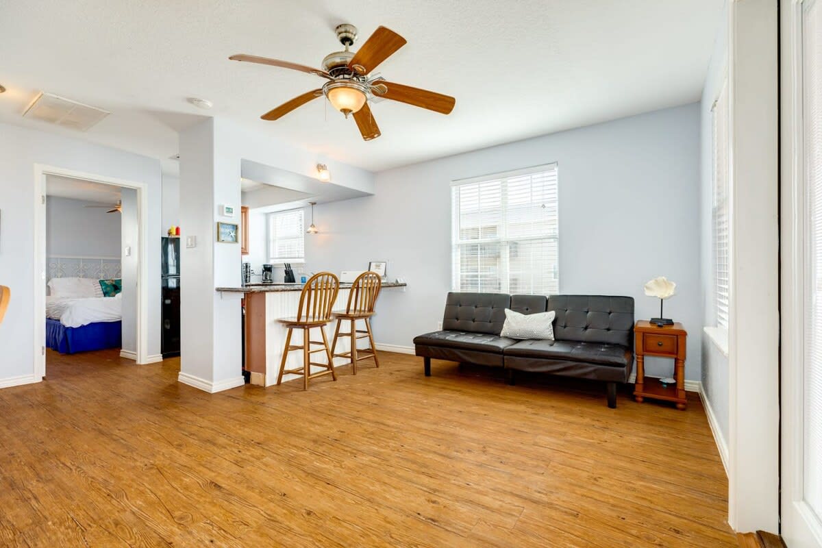 Livin The Dream Beachfront Center 8