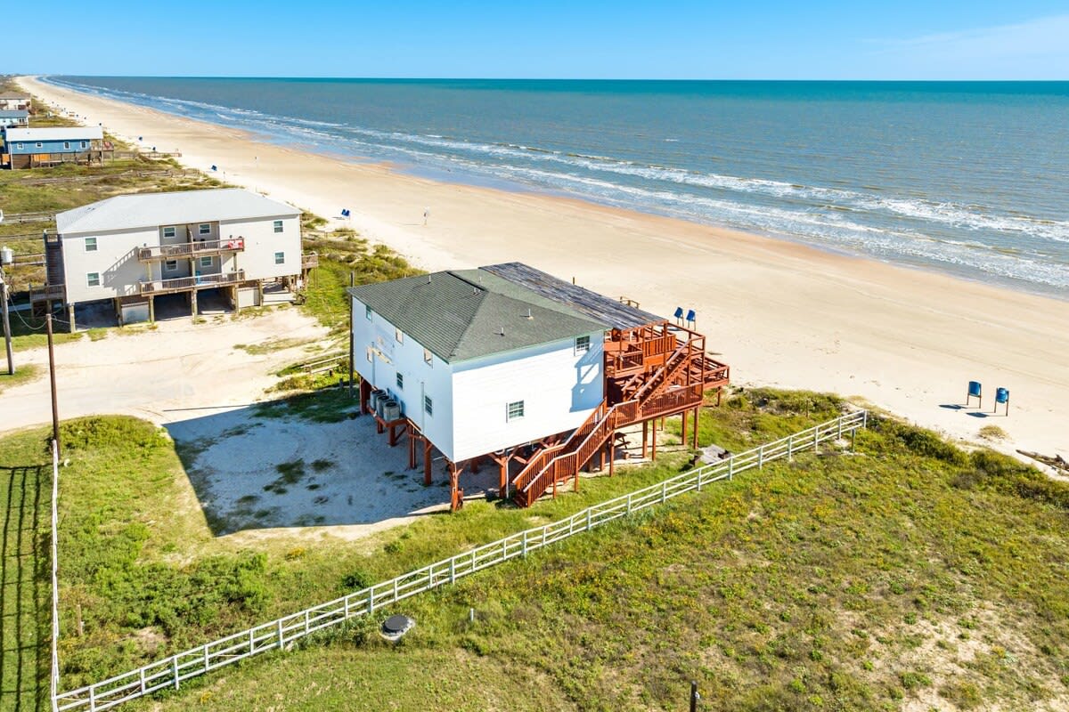 Livin The Dream Beachfront Center