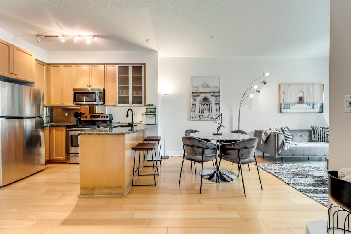 18 yorkville ave #515 3