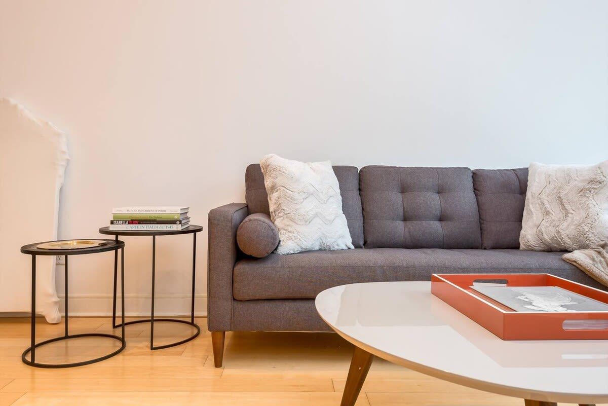 Downtown Hotel Style Yorkville 1 Bedroom with Den