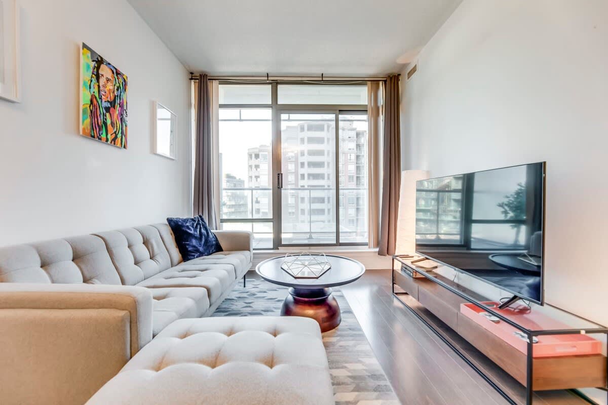 Chic Modern One Bedroom in Yorkville