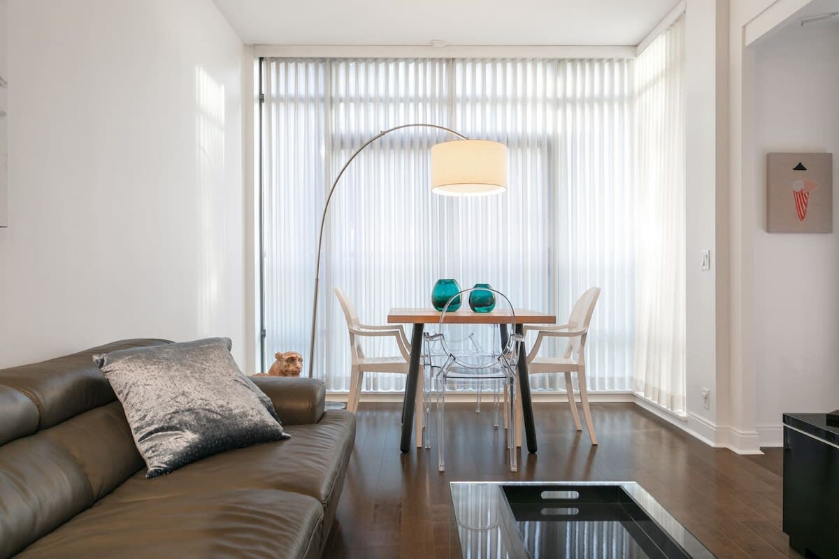 Yorkville Downtown Hotel Style Large Suite