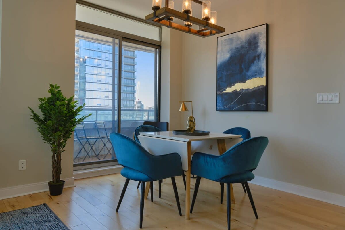 18 yorkville ave #1805 2