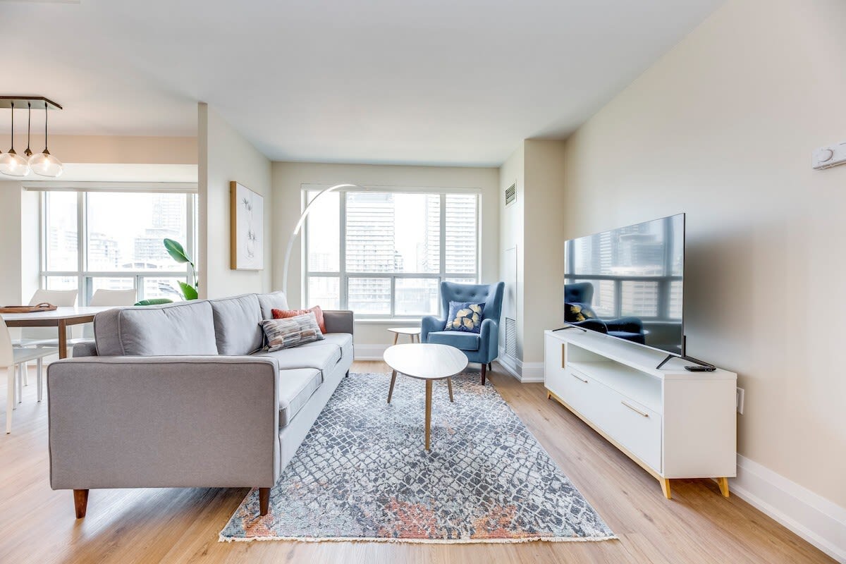 Bay and College Grand Suite