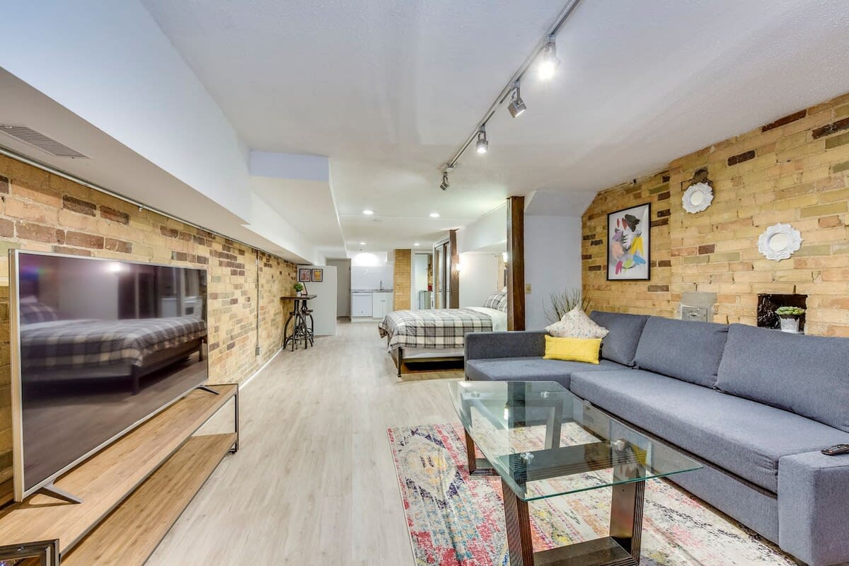 112 mcgill st 2