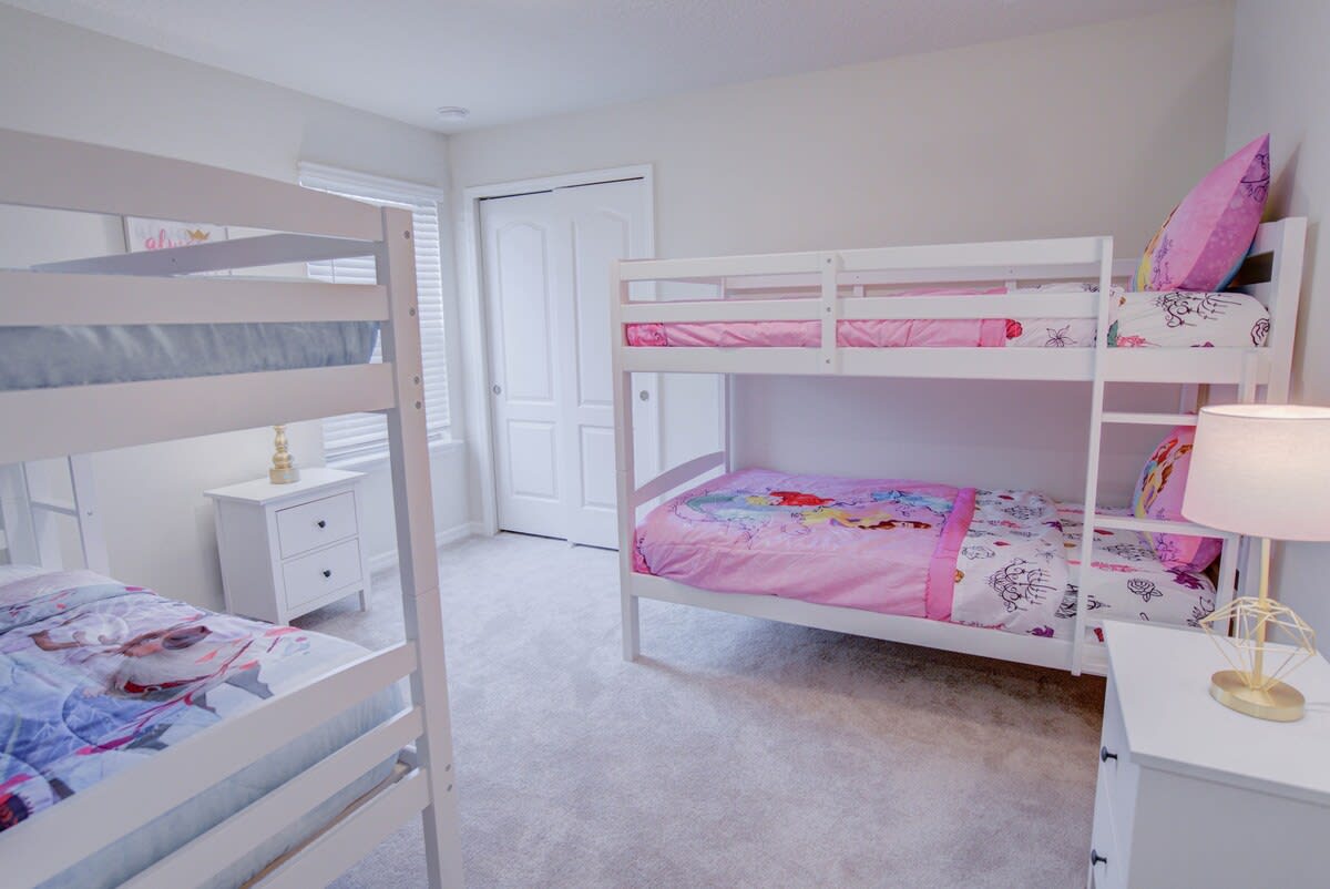 Charming kids' room with cozy bunk beds and playful decor, perfect for a family getaway.