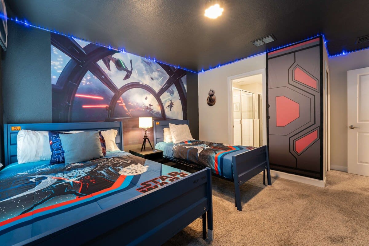 Immerse yourself in a Star Wars galaxy with themed beds, cosmic murals, and LED lights—ideal for young adventurers.