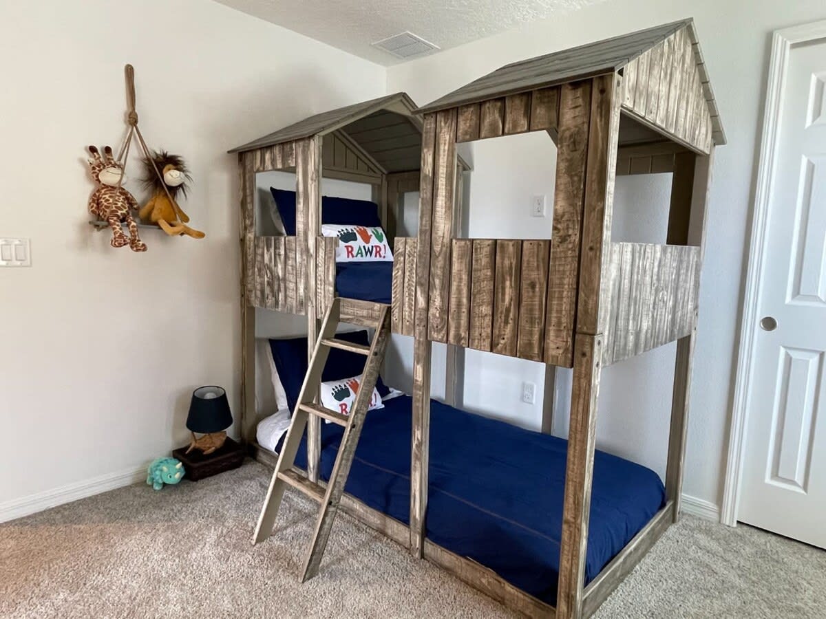 Delightful cabin-style bunk room with playful decor, perfect for kids' adventures and cozy nights.