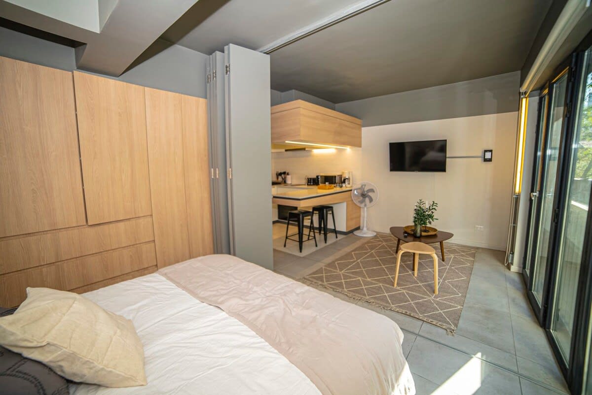 Cozy studio with modern amenities and a bright, inviting atmosphere.