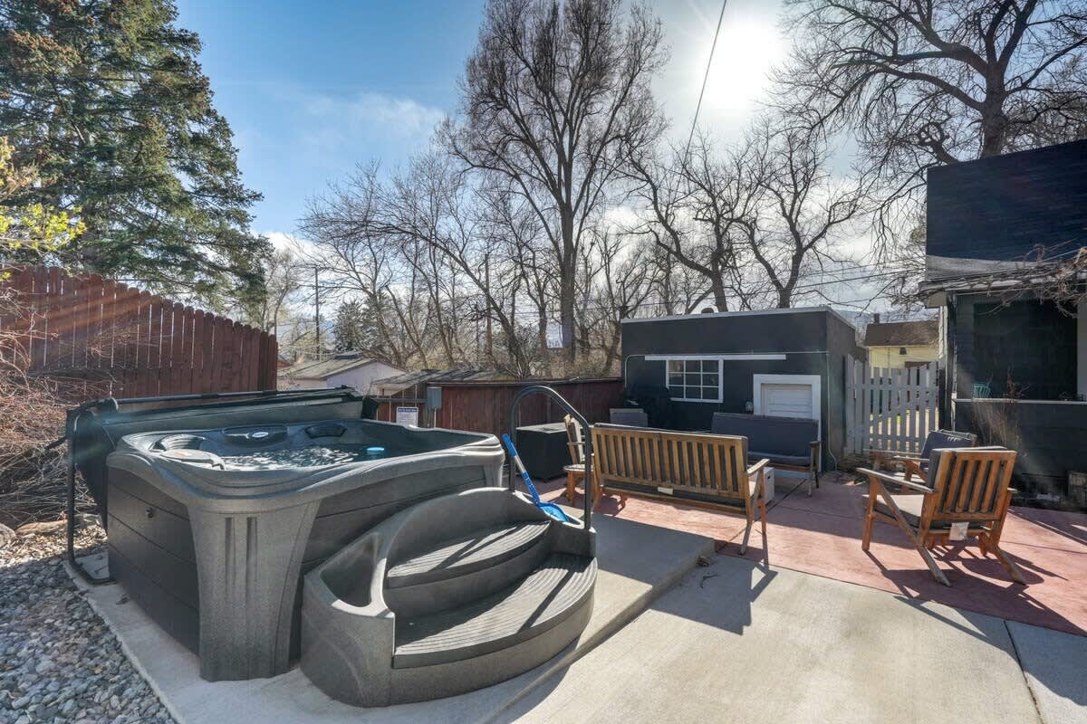 Elite Quarters Prime Location Downtown Hot Tub,BBQ — Colorado Springs, CO — vacation rental