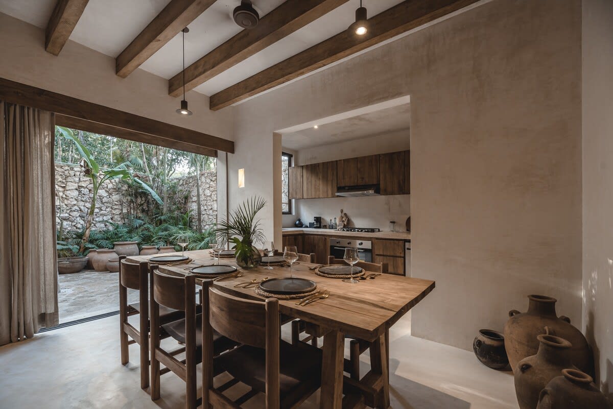 Spacious dining area, suited for 6 seated guests