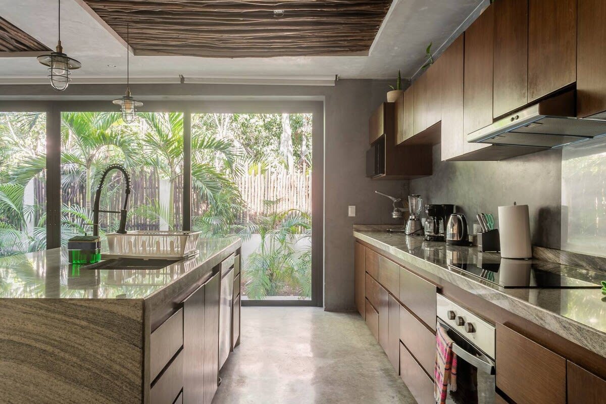 Fully equipped kitchen, with dishwasher stove and all necessary appliances