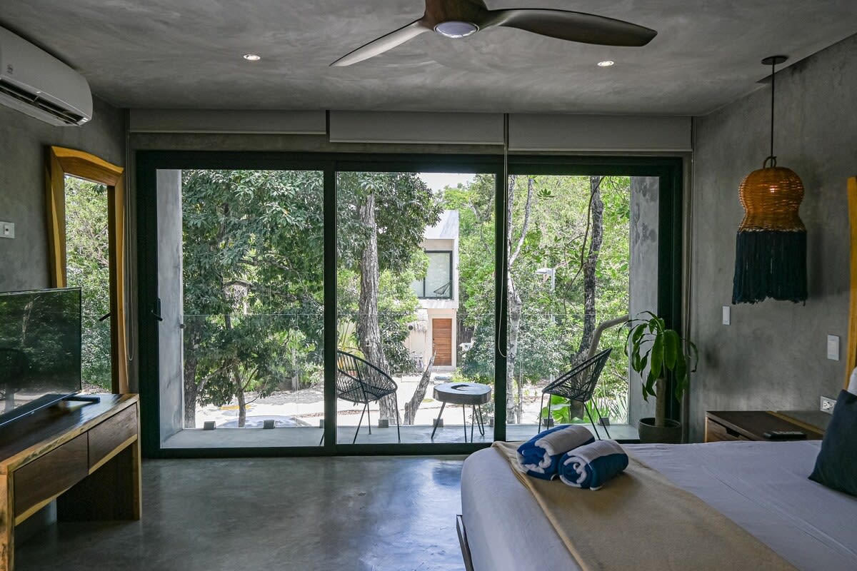 Private balcony in bedroom 4