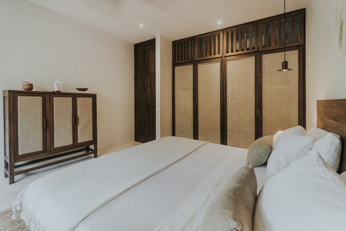 Full size closet available in bedroom