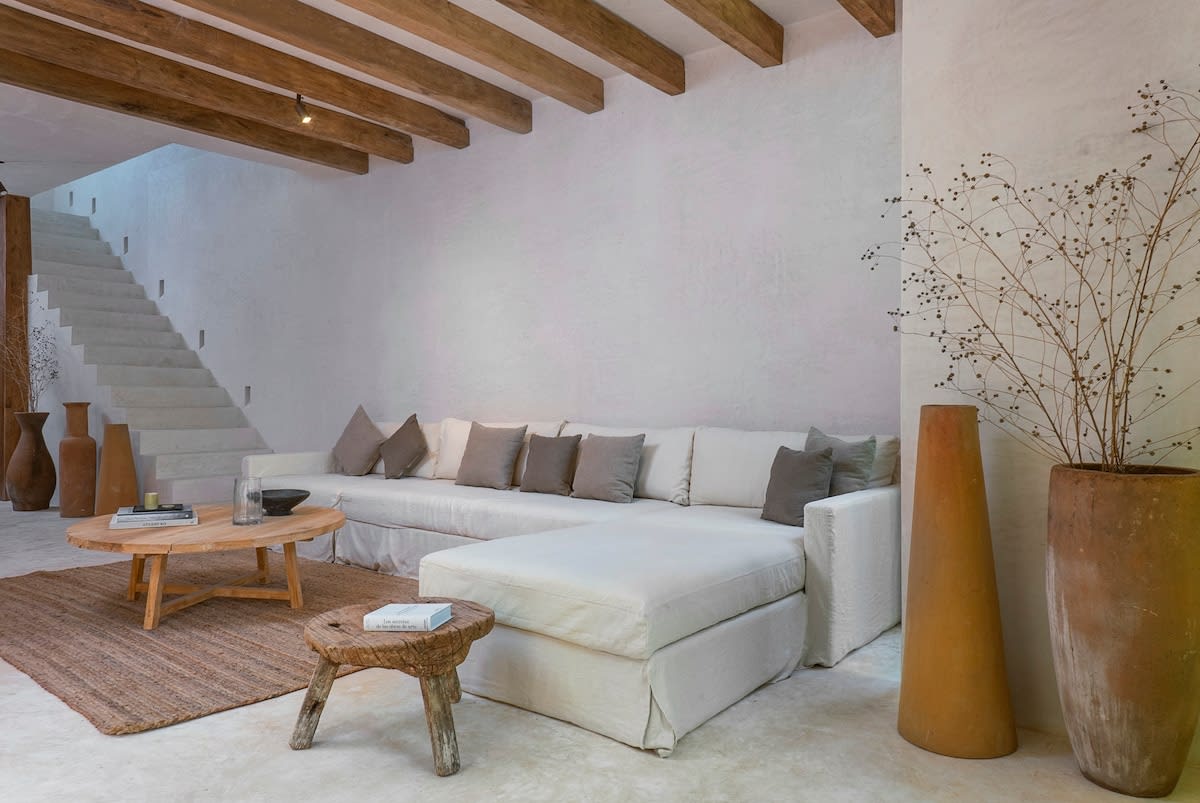 Modern and spacious living room.