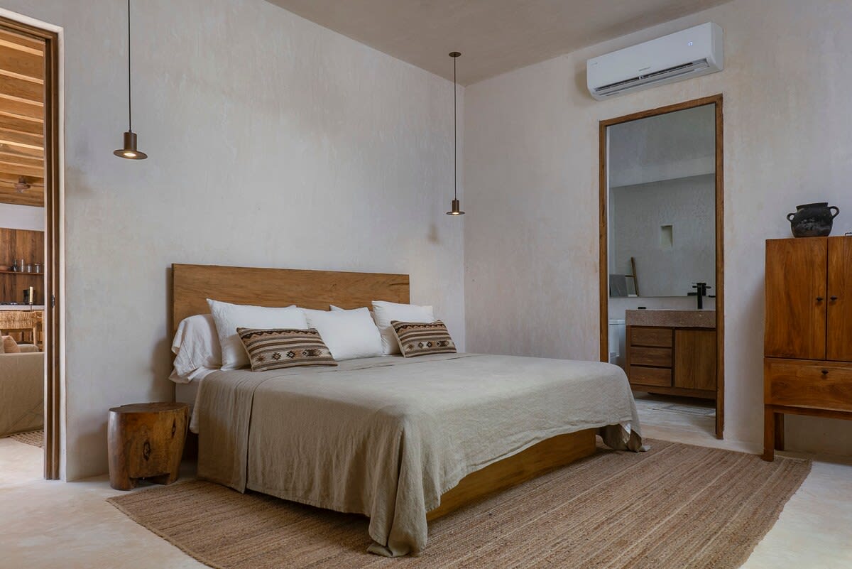 Spacious ground floor bedroom with a full bathroom.
