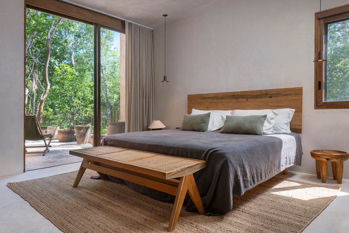 Spacious room with a king-size bed and exterior view.