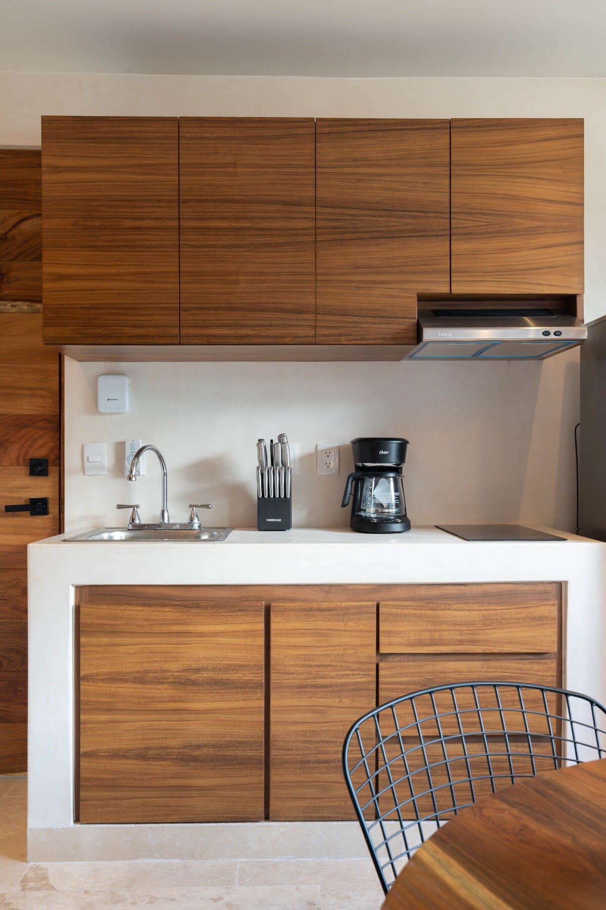 Living room with kitchen and access to rooftop terrace