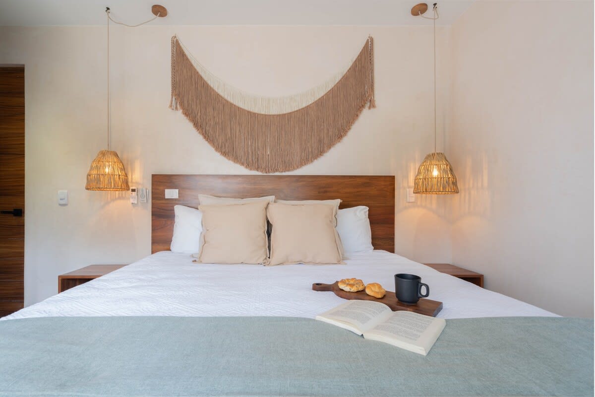 Bedroom #1 Air conditioner, fan.