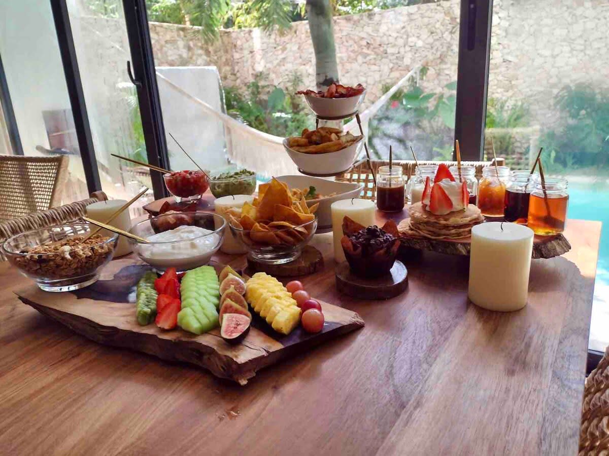 Optional private chef with national & international dishes (available for breakfast, lunch, dinner)