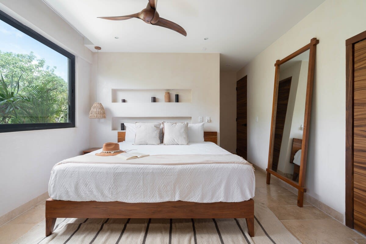 Bedroom with a spacious bed.