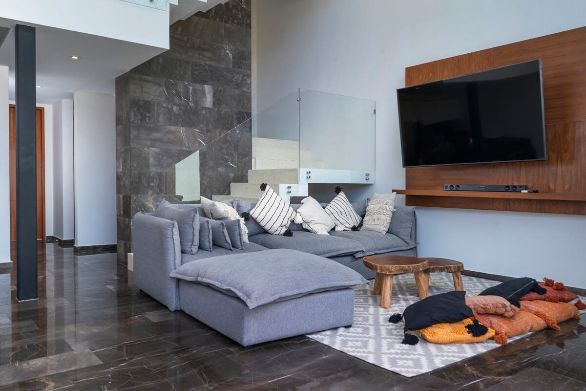 Living room & dining area