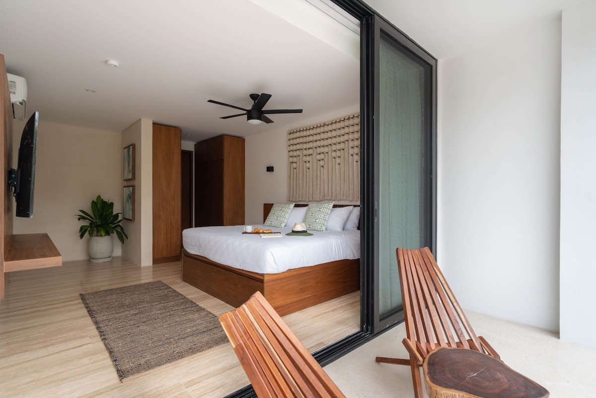 Bedroom #7
First floor
House #2
Air conditioner, fan, smart tv
En suite bathroom