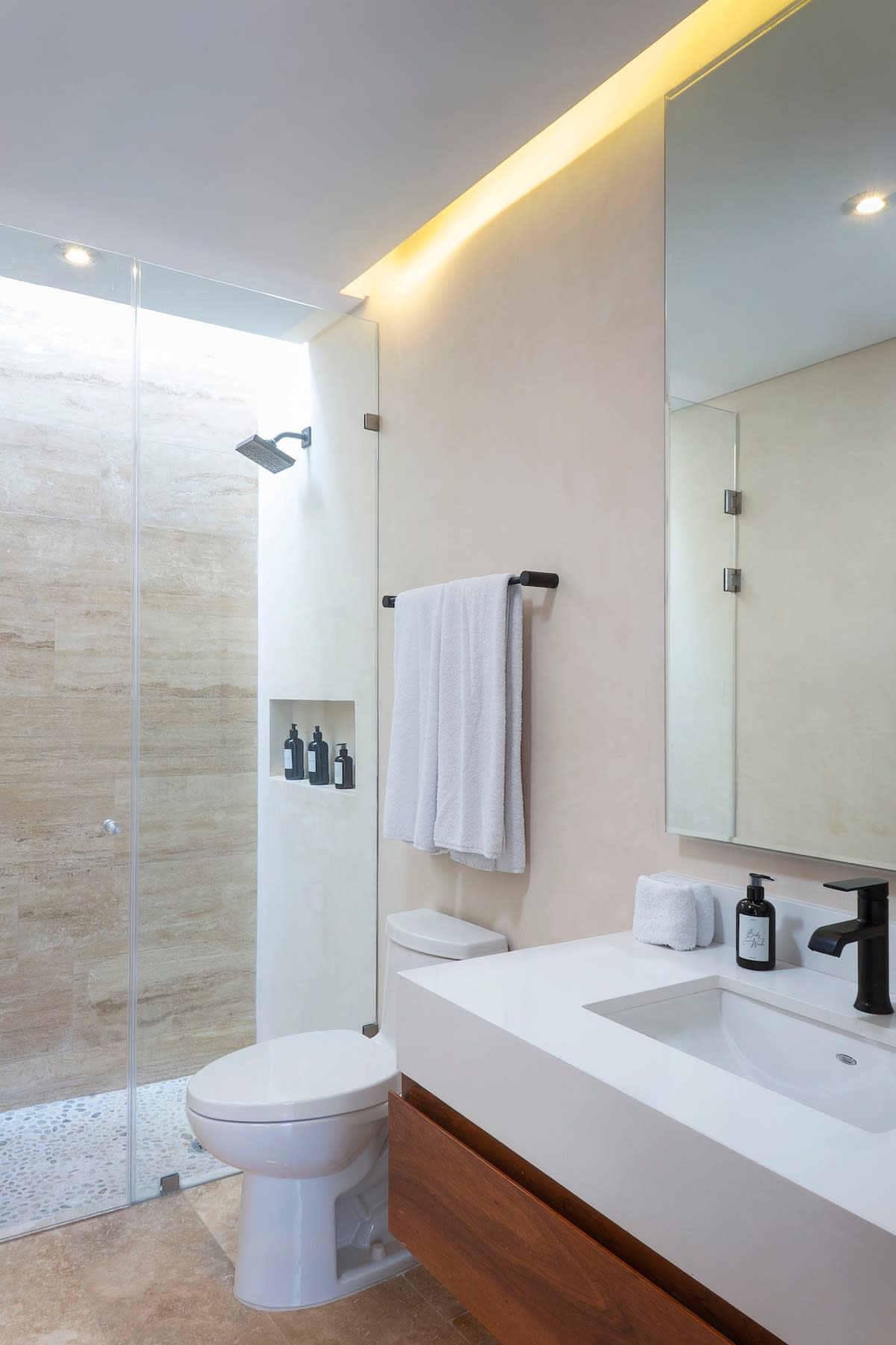 Bathroom #3
First floor
House #1
En suite