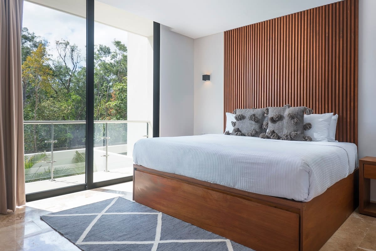 Bedroom #2
First floor
House #1
Air conditioner, fan, smart tv