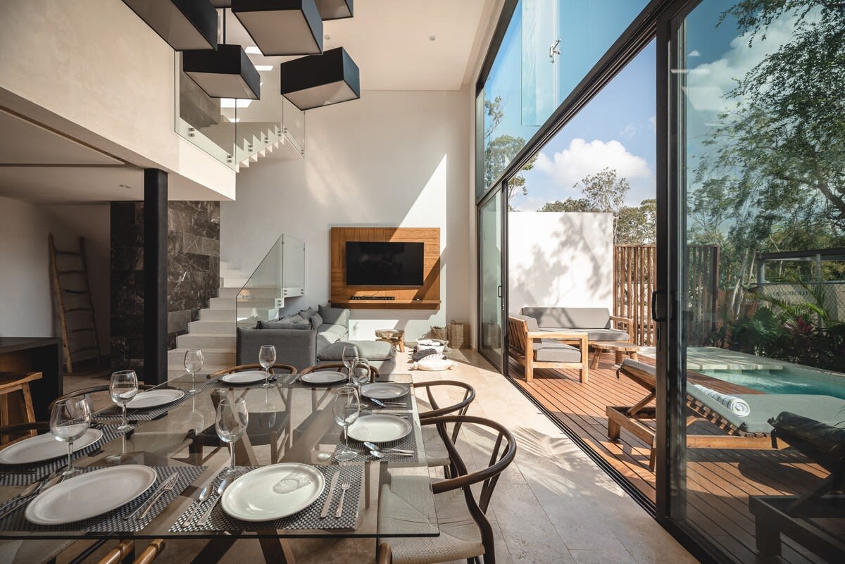 Living room & dining area