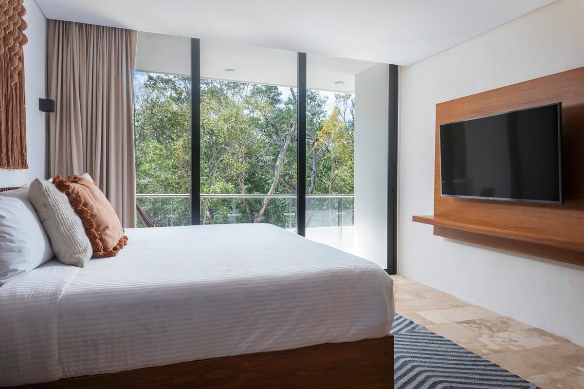 Bedroom #3
First floor
House #1
Air conditioner, fan, smart tv.
En suite bathroom