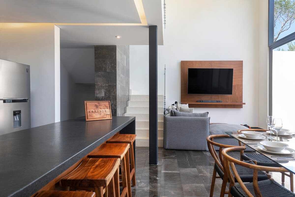 Fully equipped kitchen.