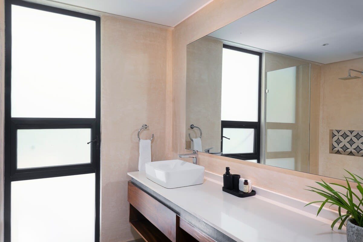 Bathroom of the studio.