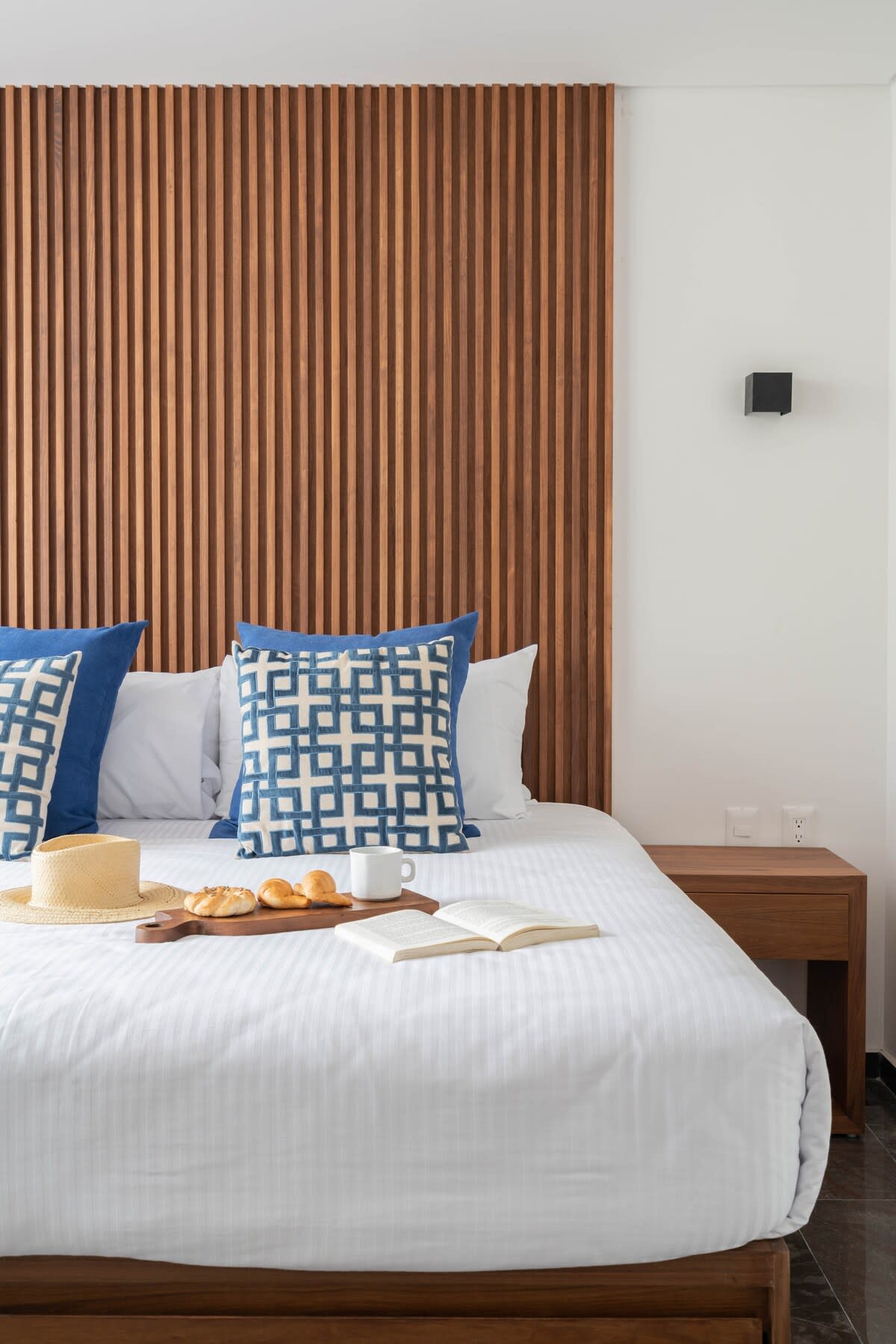 Bedroom #1 / ground floor. Air conditioner, fan, smart tv, terrace.