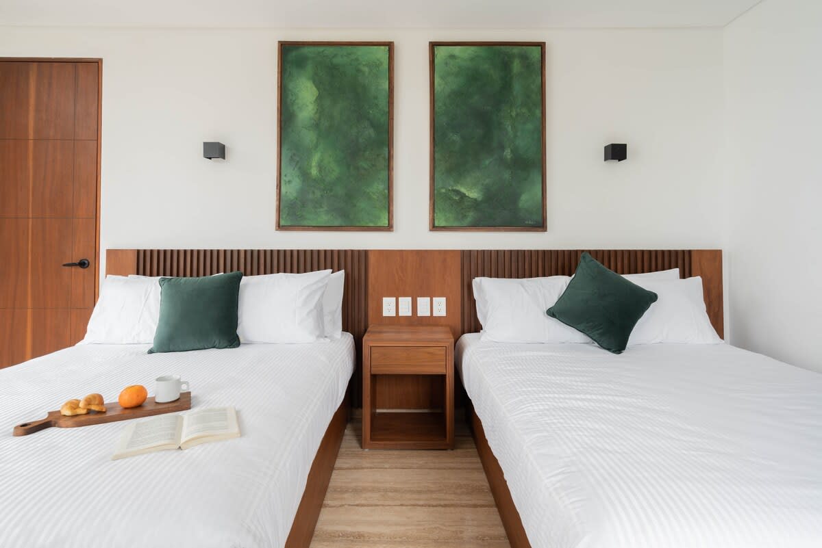 Bedroom #4 / first floor. Air conditioner, fan, smart tv, terrace.