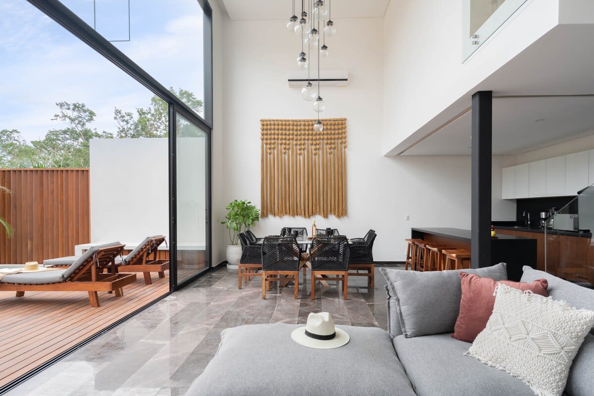Living room & dining area