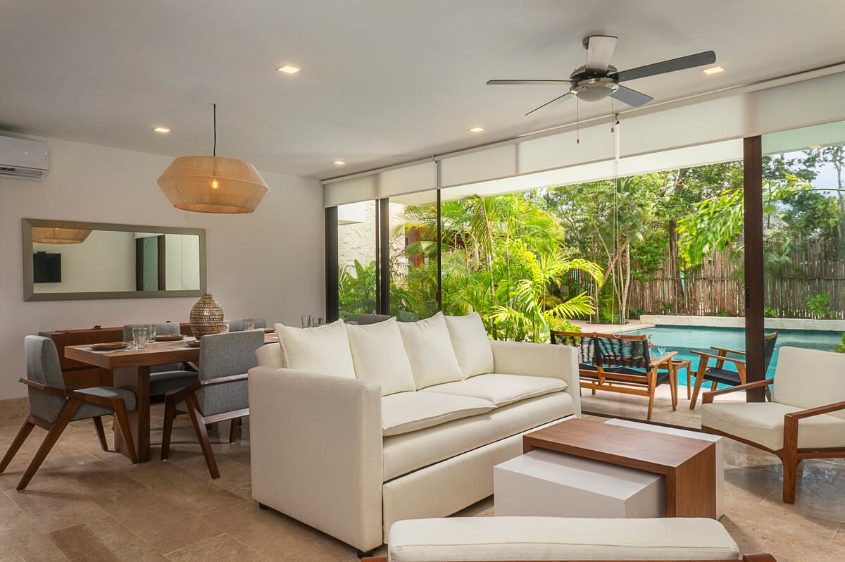 Jump into the pool directly from the living room