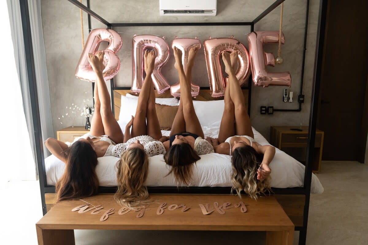 Villa 88, the perfect spot for bachelorette parties, with 5 fully equipped bedrooms and capacity for up to 12 guests.
Ask for our bespoke packages.