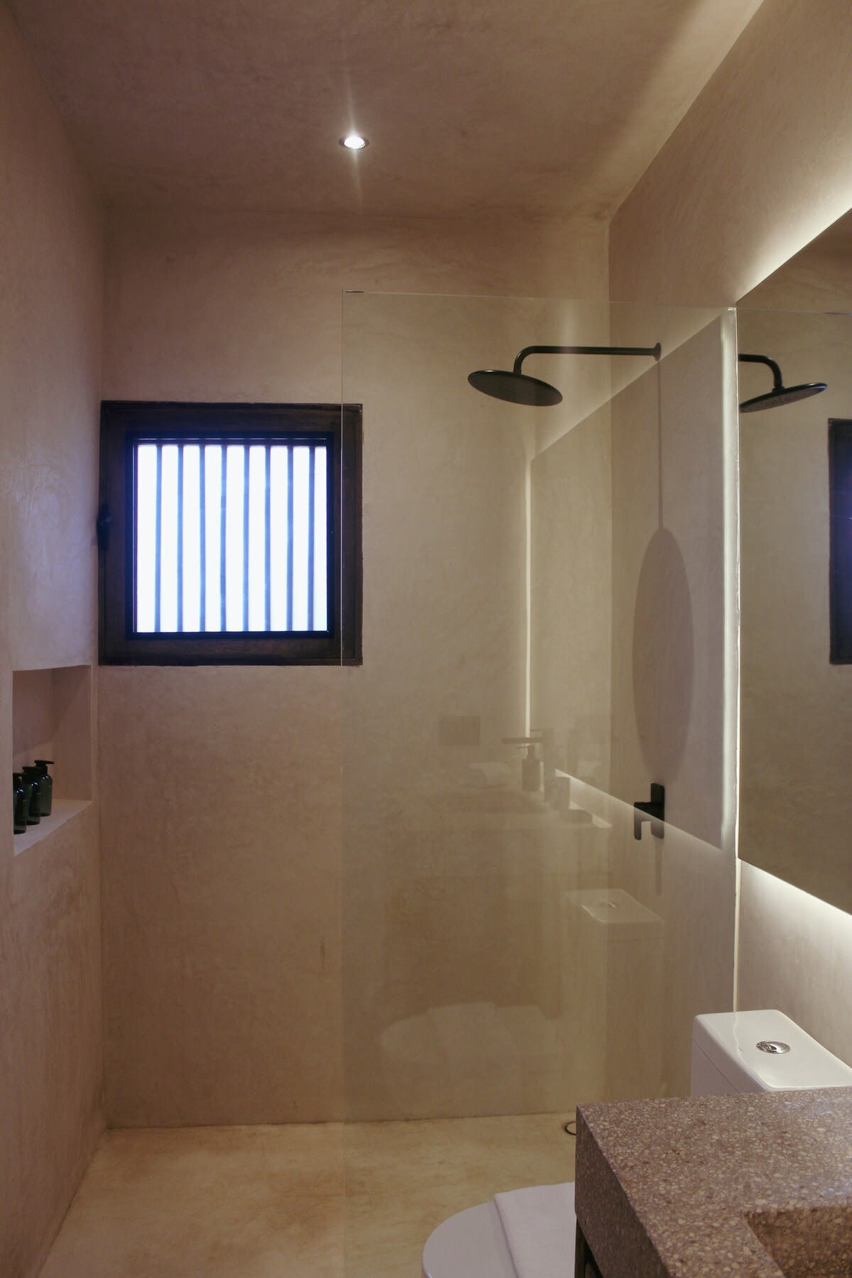 Shower equipped with all necessary toiletries