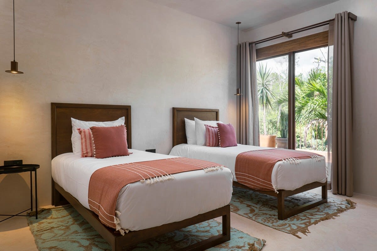 Bedroom 3 with two single beds.