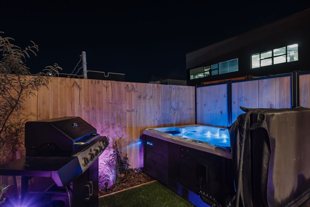 High Roller Luxury Casino Suite & Hot Tub