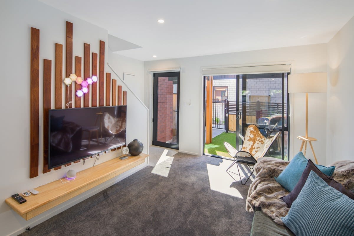 Cosy Wellington Escape | Near Taita Train Station