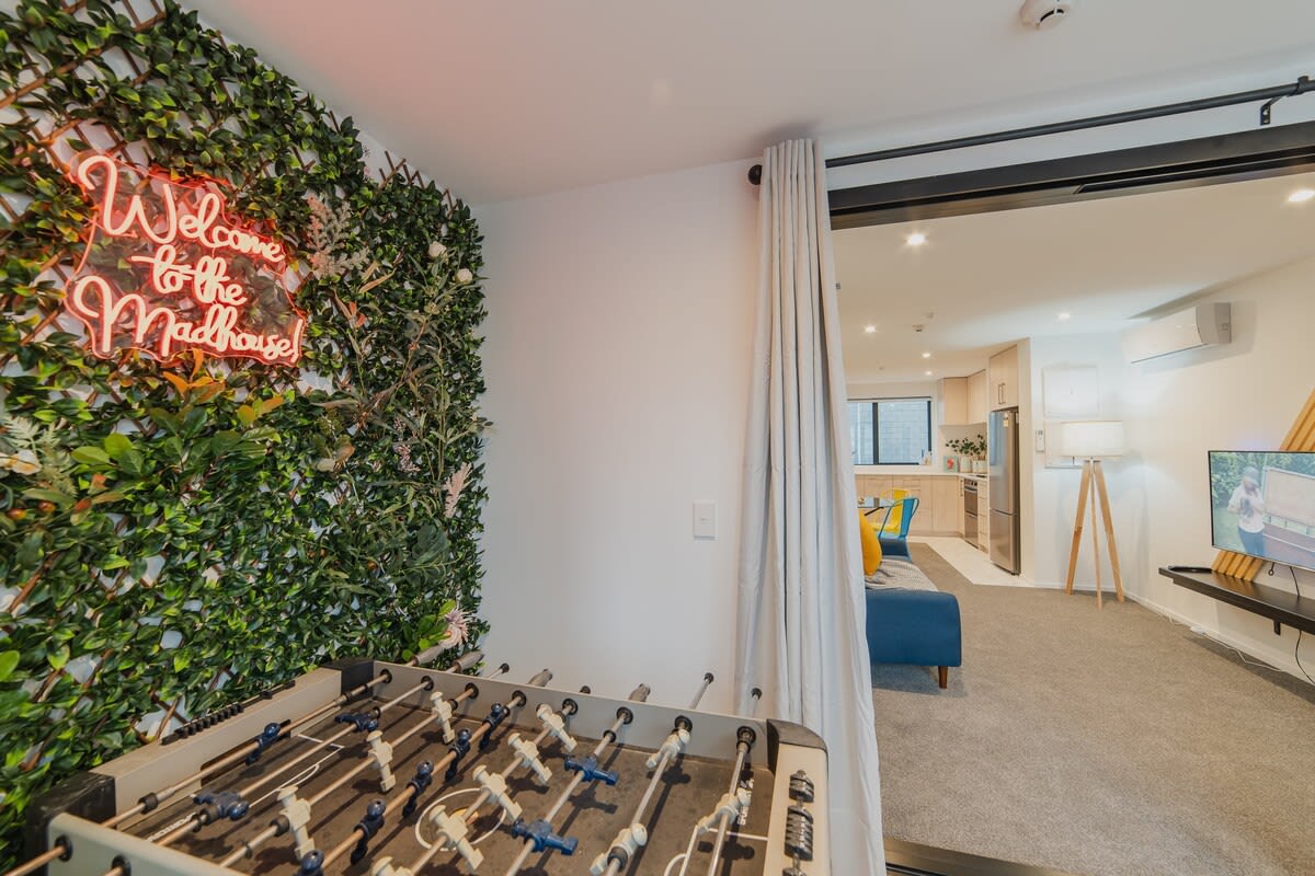 Madhouse Comfort – 2-BR Haven on Tuam Street